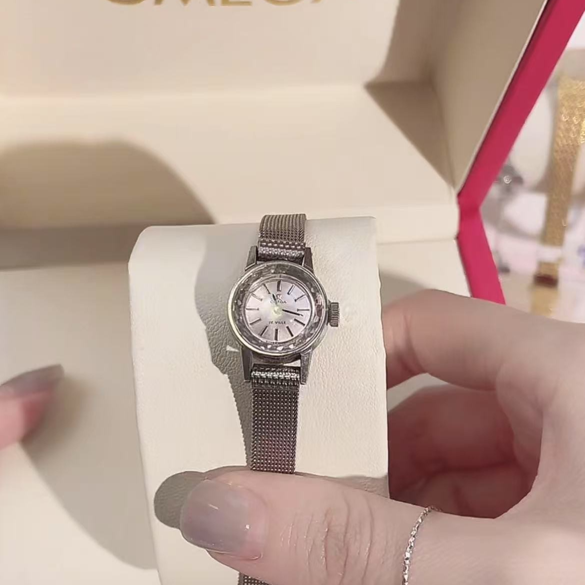 95新 Omega/欧米茄 石英腕表/后镶钻/szgb189