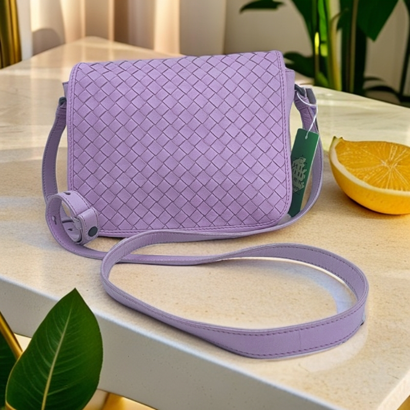 95新 BOTTEGA VENETA/葆蝶家  香芋紫斜挎包 1811 4877 