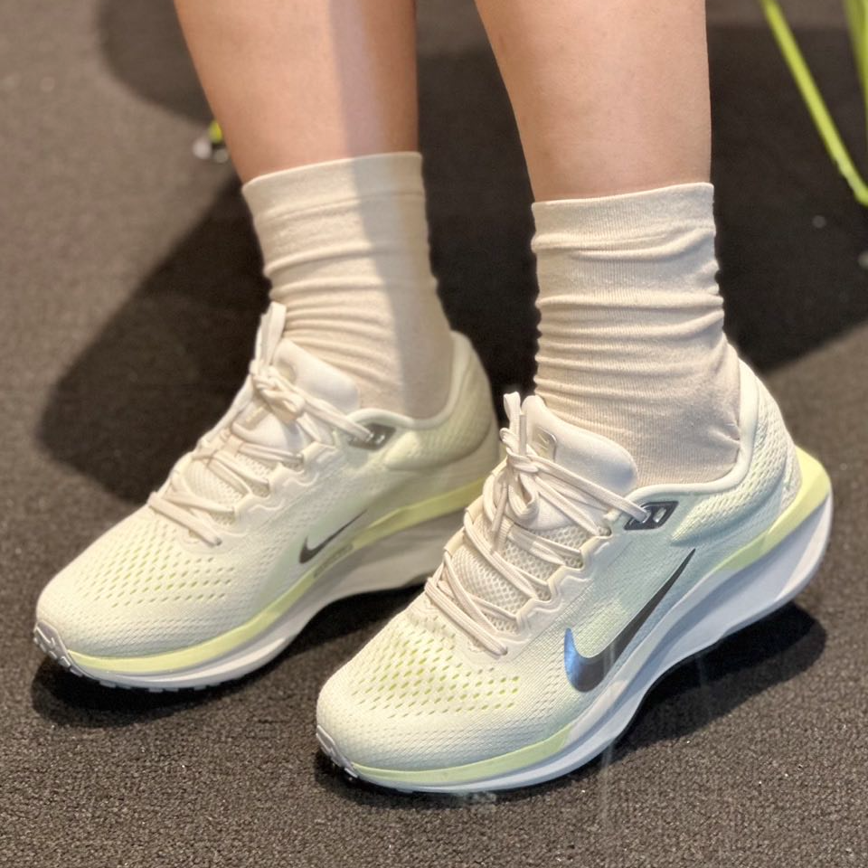 Nike/耐克女子跑者美学AIR WINFLO 11透气公路慢跑跑鞋FJ9510-108