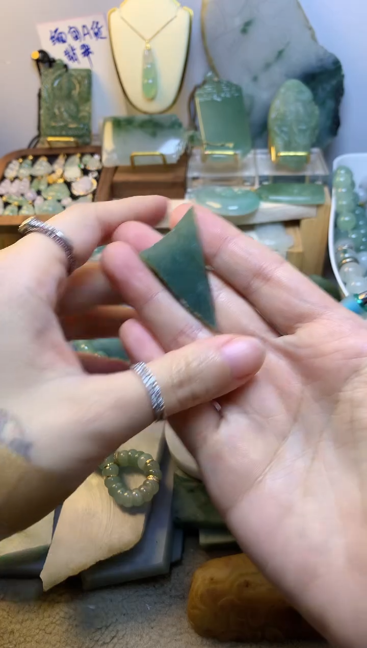 未镶嵌挂件翡翠缅甸A货翡翠，没有运费险 