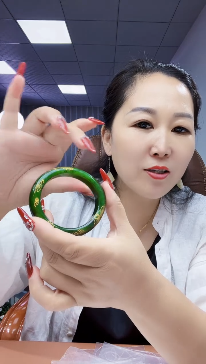 和田玉手镯未镶嵌纯天然和田玉俄碧，圈口备注