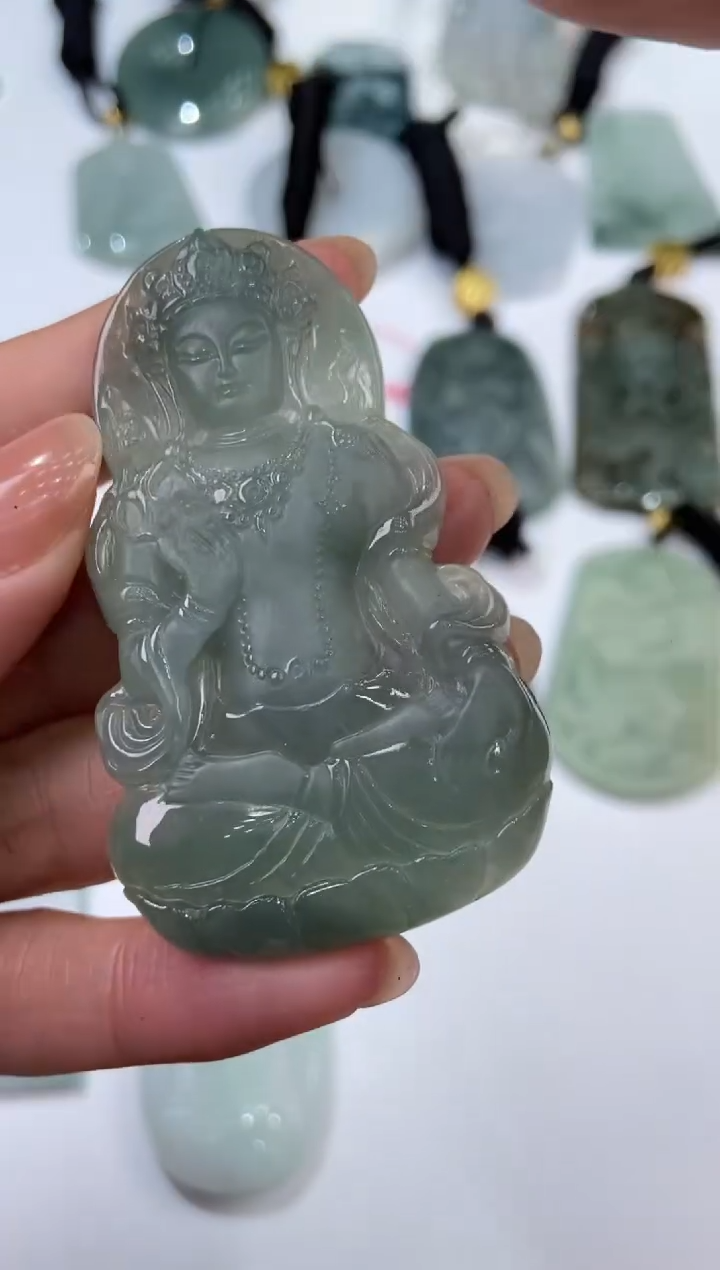 【闪购商品】翡翠未镶嵌颈饰2205662  