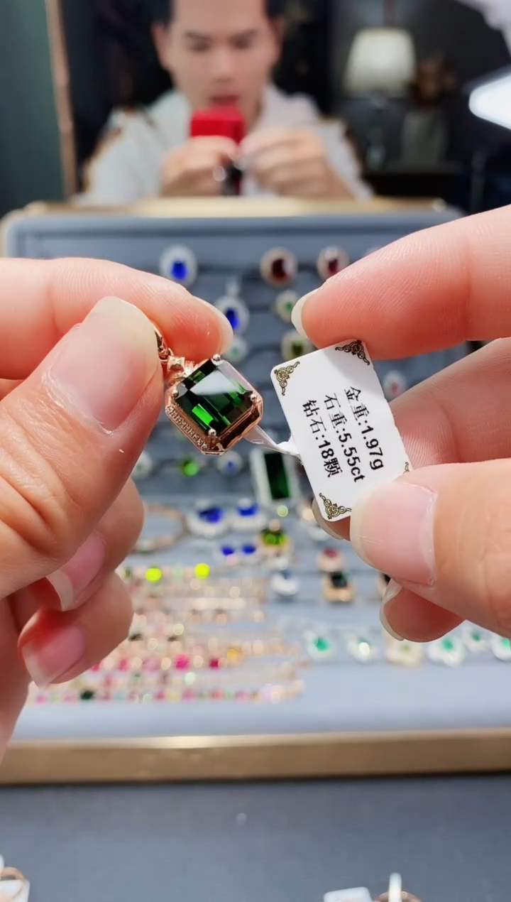 【闪购商品】碧玺颈饰18K金镶嵌5.55.