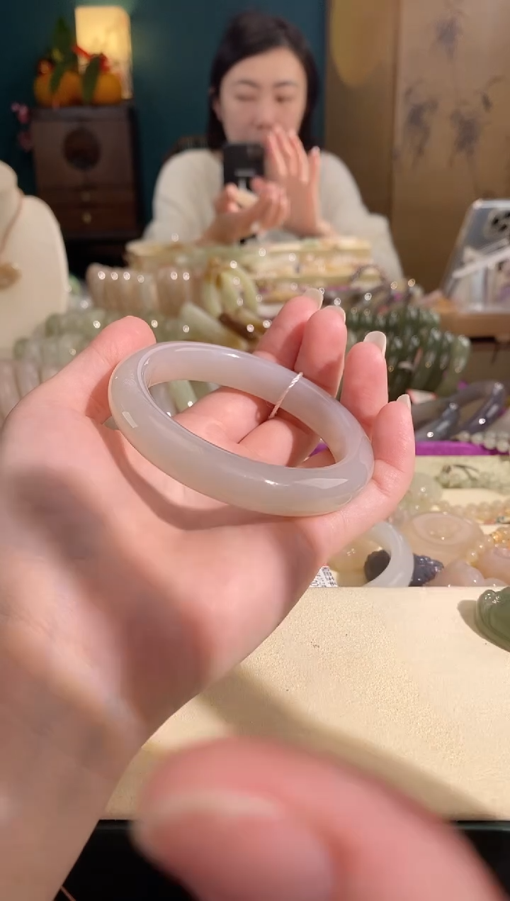 【闪购商品】和田玉手镯未镶嵌手镯56