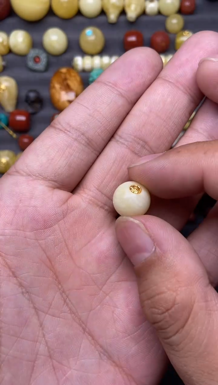 足金镶嵌蜜蜡珠宝奇石12mm