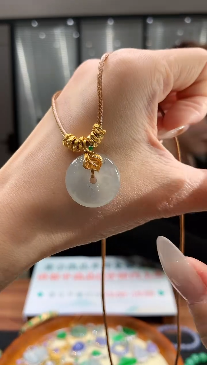 吊坠(不含链)18K金镶嵌翡翠19扣子吊坠