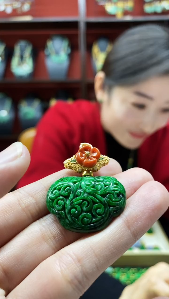 颈饰未镶嵌翡翠吊坠