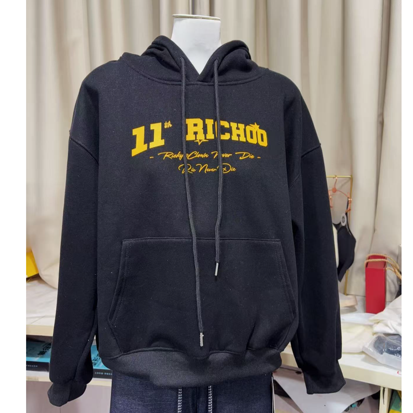 BA家加绒S642黑11英文连帽卫衣