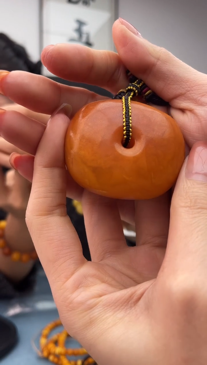 【闪购商品】蜜蜡珠宝奇石未镶嵌配绳假一罚十，040