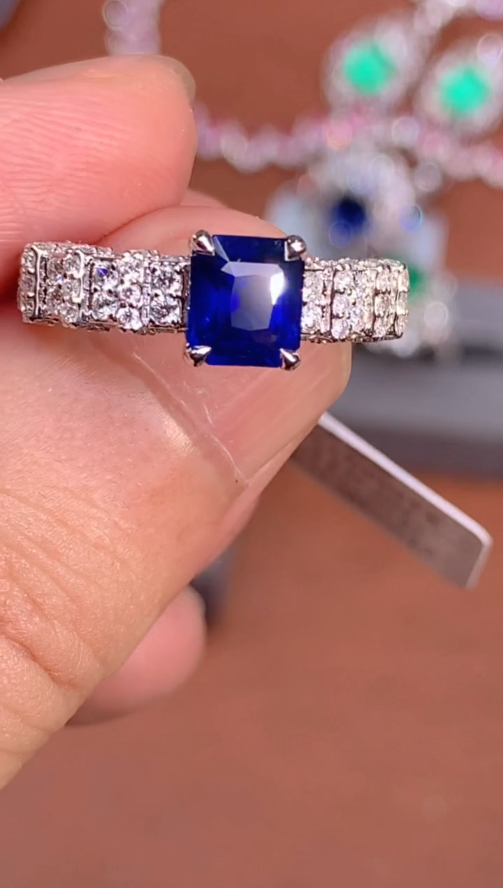 【闪购商品】蓝宝石戒指18K金镶嵌1.65CT