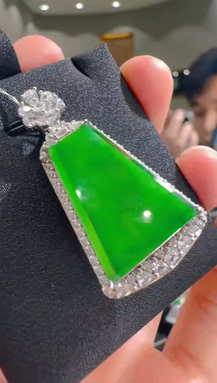 【闪购商品】翡翠吊坠(赠链)银S925镶嵌天然翡翠A货多样性发一件