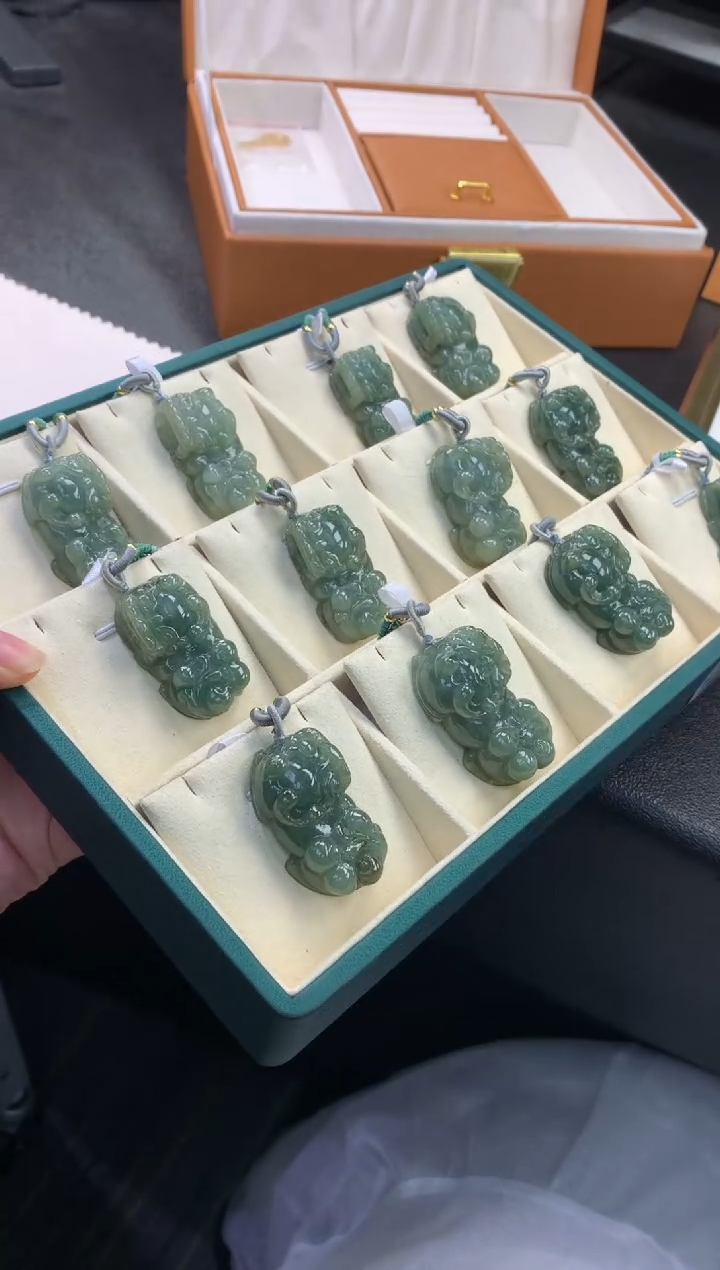 颈饰未镶嵌翡翠FC292 翡翠大貔貅 多样性发其一