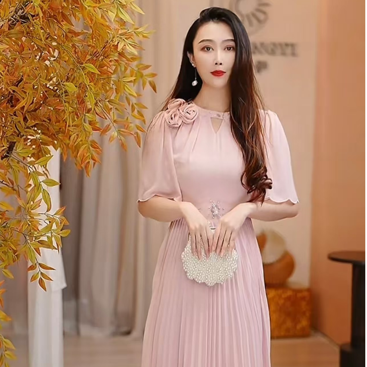 菲梦伊钉珠花朵连衣裙夏装飘逸时尚轻薄设计感收腰显瘦百褶65514