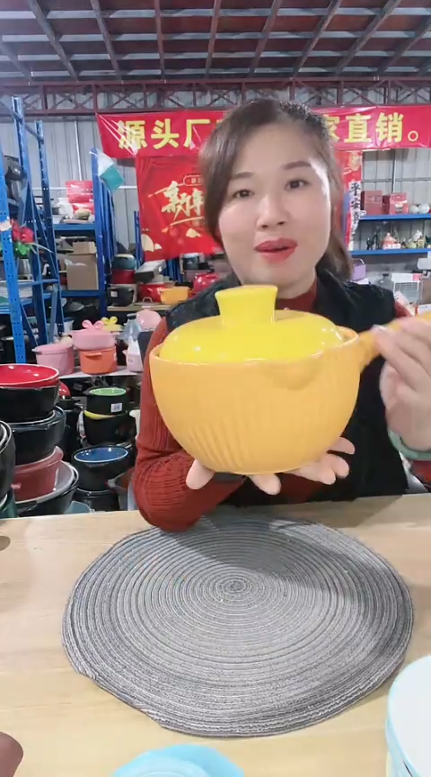 【闪购商品】瑕疵橙色手把奶锅带盖不圆