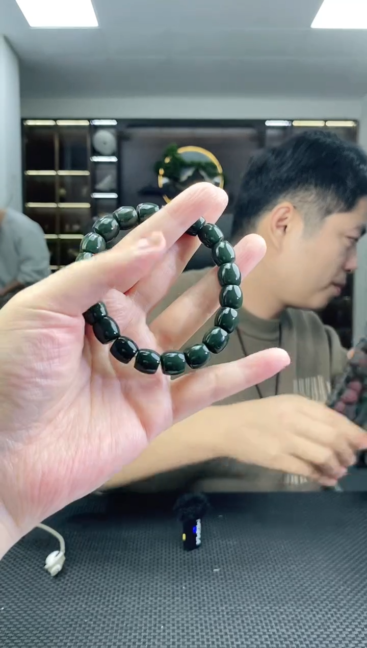 颈饰未镶嵌和田玉沙枣青直切卡10手串