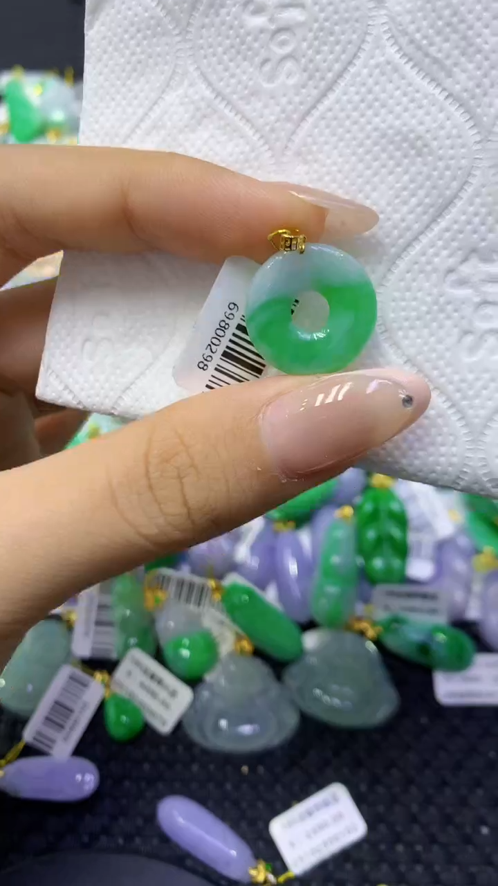 颈饰18K金镶嵌翡翠天然缅甸翡翠A货