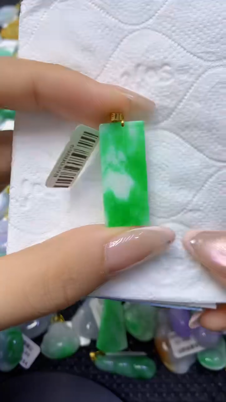 颈饰18K金镶嵌翡翠天然缅甸翡翠A货