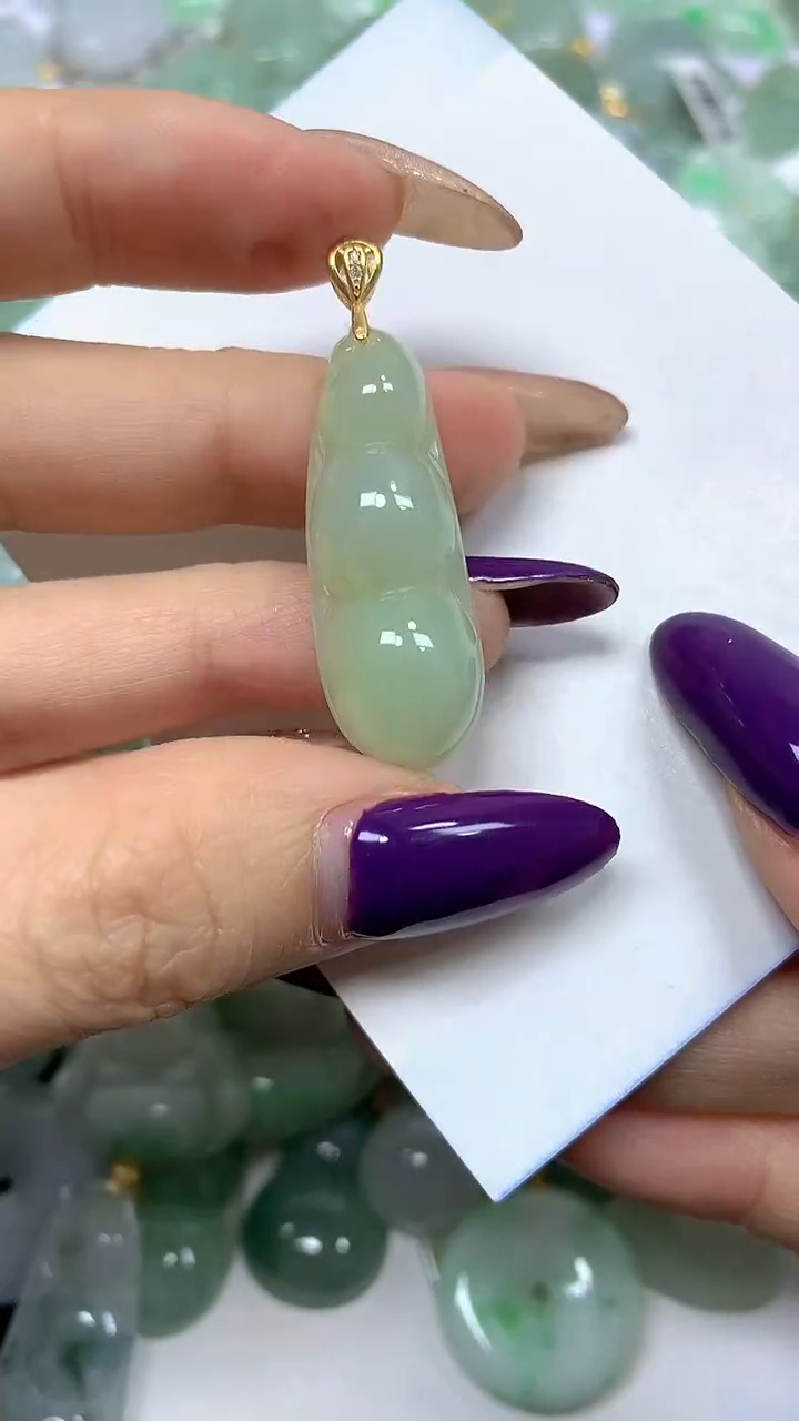 颈饰未镶嵌翡翠 