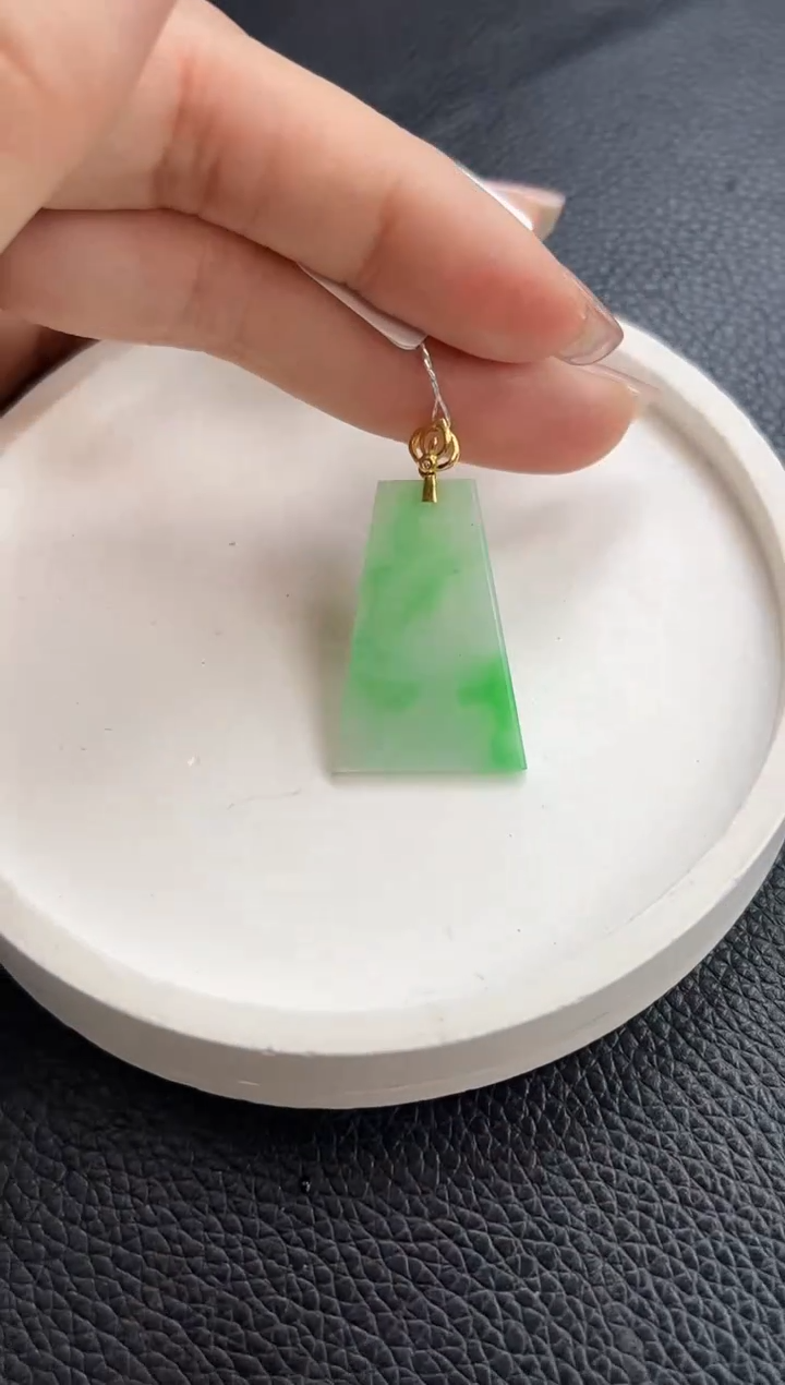 【闪购商品】翡翠颈饰18K金镶嵌无事牌