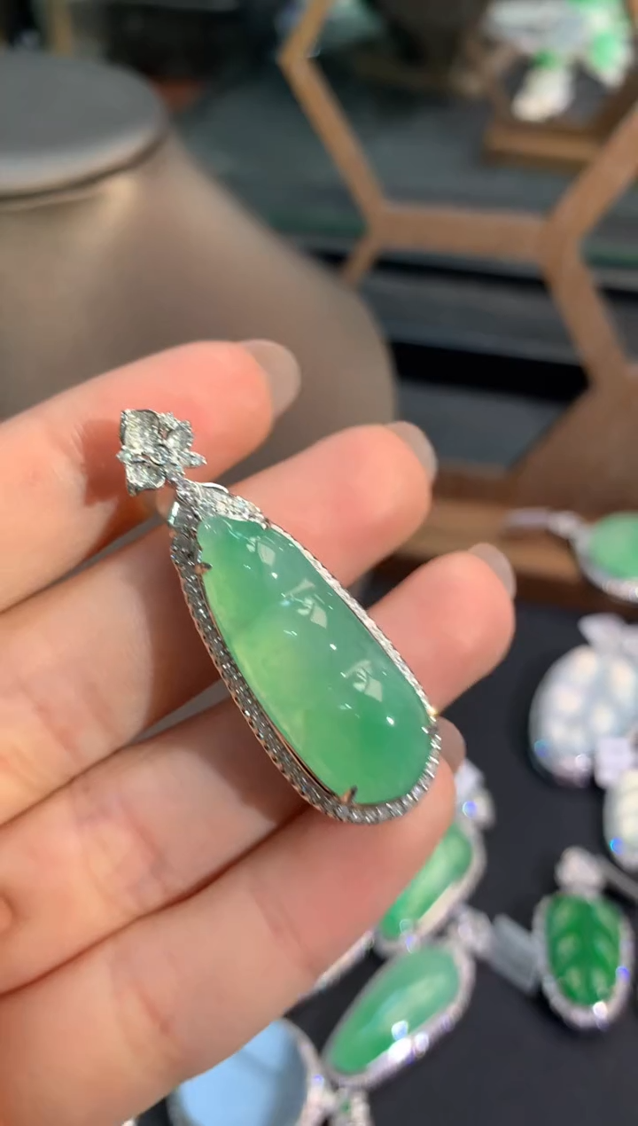 【闪购商品】翡翠吊坠(不含链)18K金镶嵌吊坠