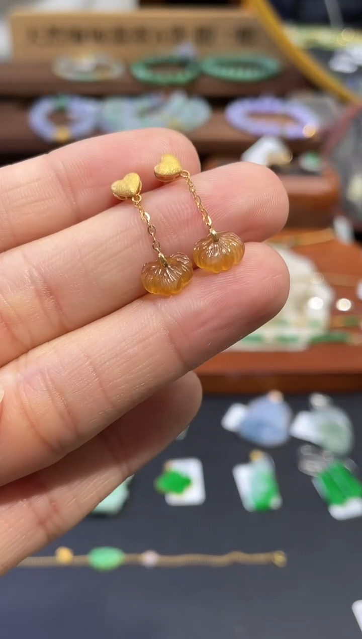 颈饰18K金镶嵌翡翠耳钉