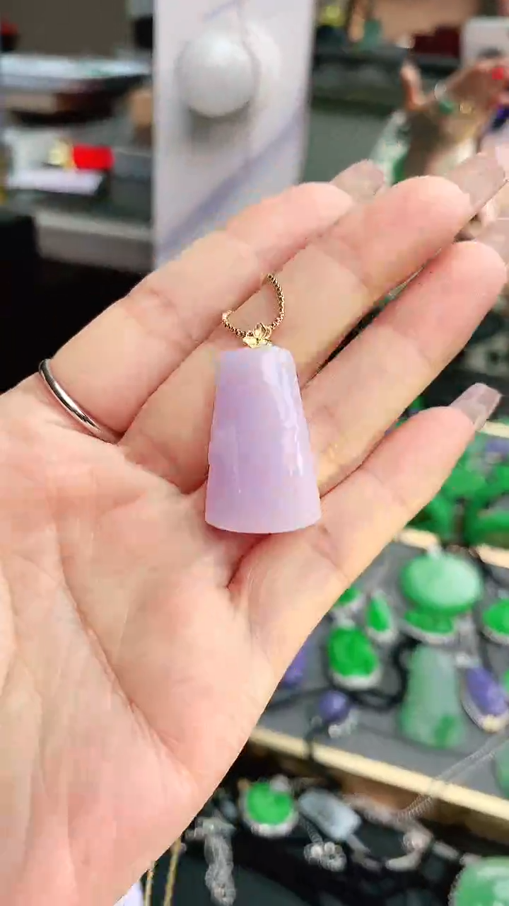 颈饰18K金镶嵌翡翠赠礼盒证书 