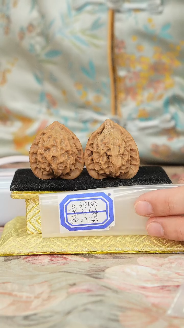 【闪购商品】文玩核桃把件桃心官帽微修