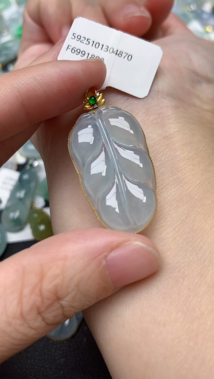 颈饰18K金镶嵌翡翠天然缅甸A货翡翠