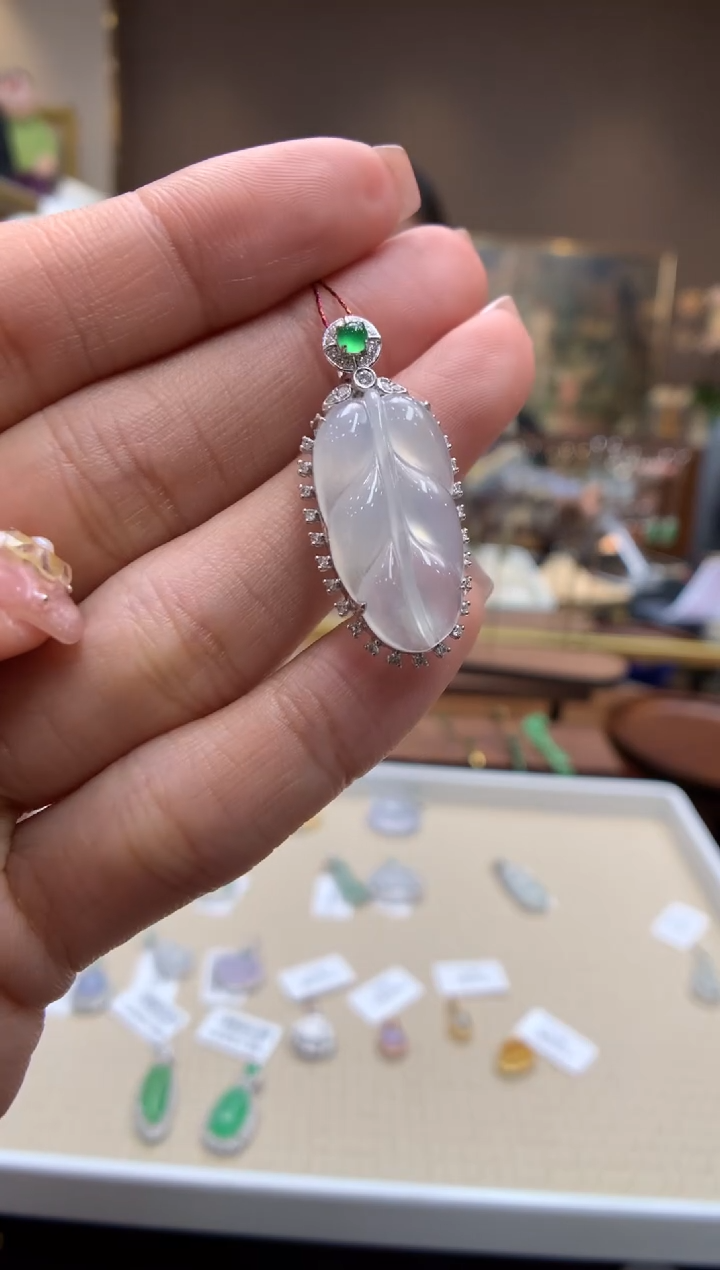 【闪购商品】翡翠颈饰18K金镶嵌叶子