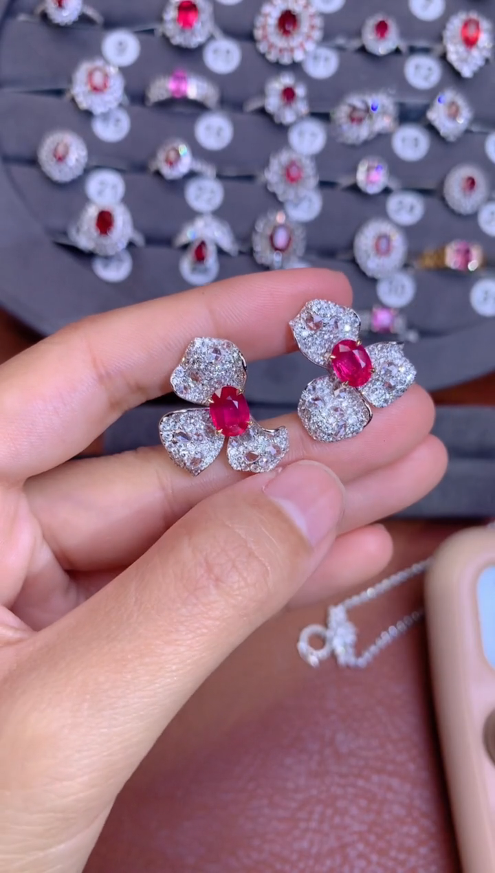 【闪购商品】红宝石耳环18K金镶嵌2.28CT   无烧鸽血红