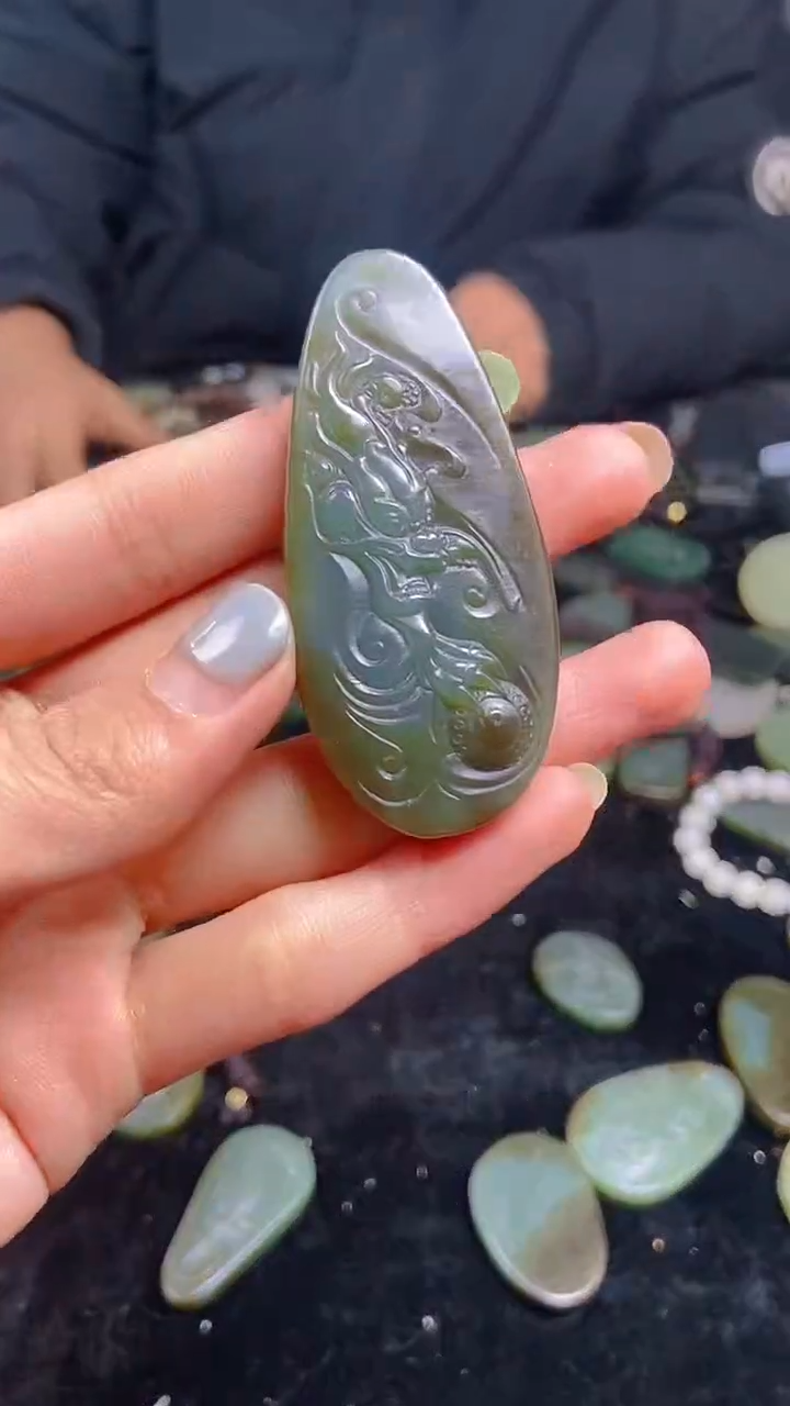 颈饰未镶嵌和田玉1