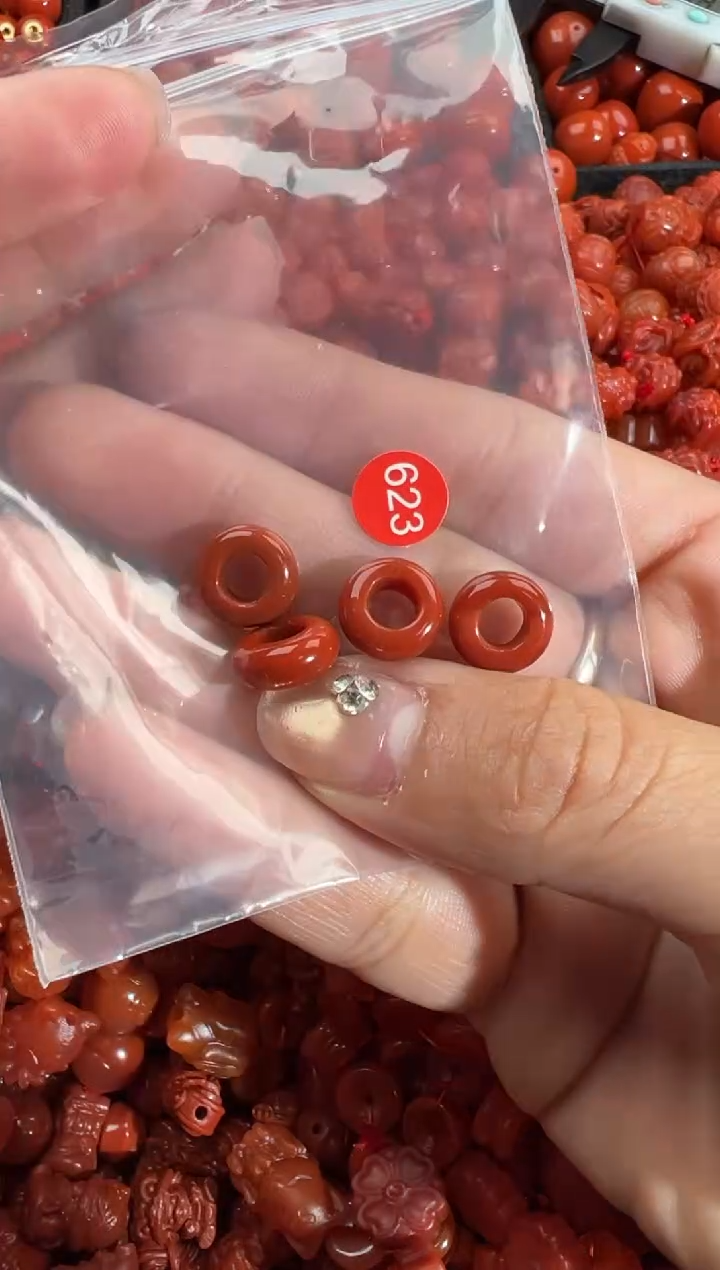 南红玛瑙合金颈饰1