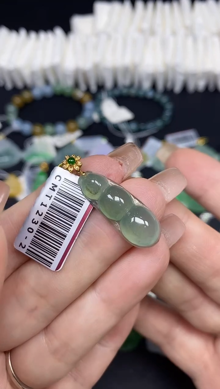 吊坠(不含链)18K金镶嵌翡翠豆子18K金扣镶嵌@@1230-2