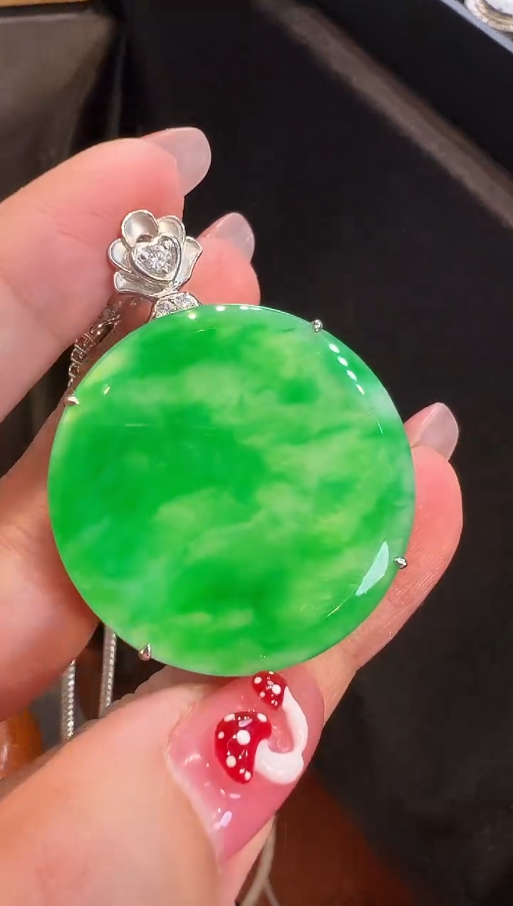 【闪购商品】翡翠颈饰18K金镶嵌吊坠