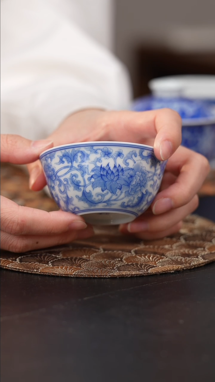 【闪购商品】杯看山柴窑青花西番莲