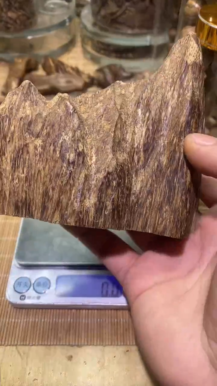 【闪购商品】沉香摆件柬埔寨料原材料82克