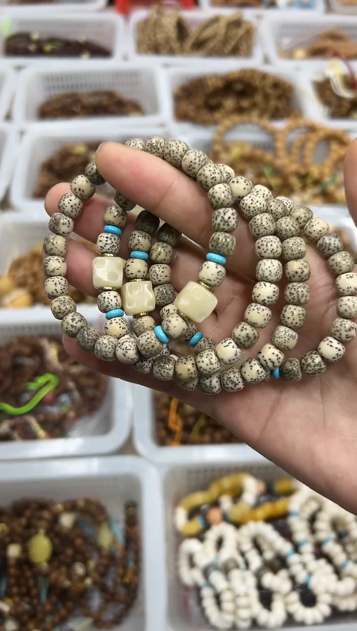 手串星月菩提卡8mm糯冰石玉料 设计款单圈