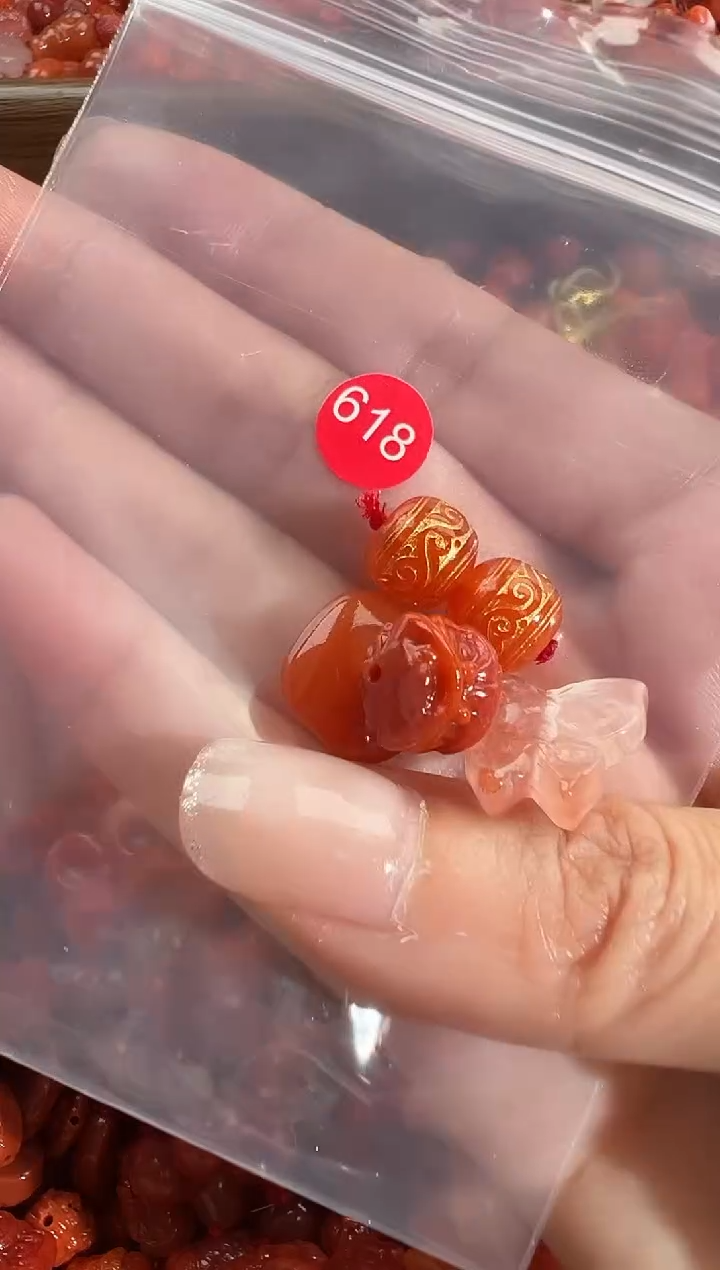 颈饰未镶嵌南红玛瑙1