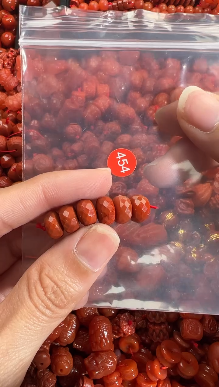 南红玛瑙未镶嵌颈饰1