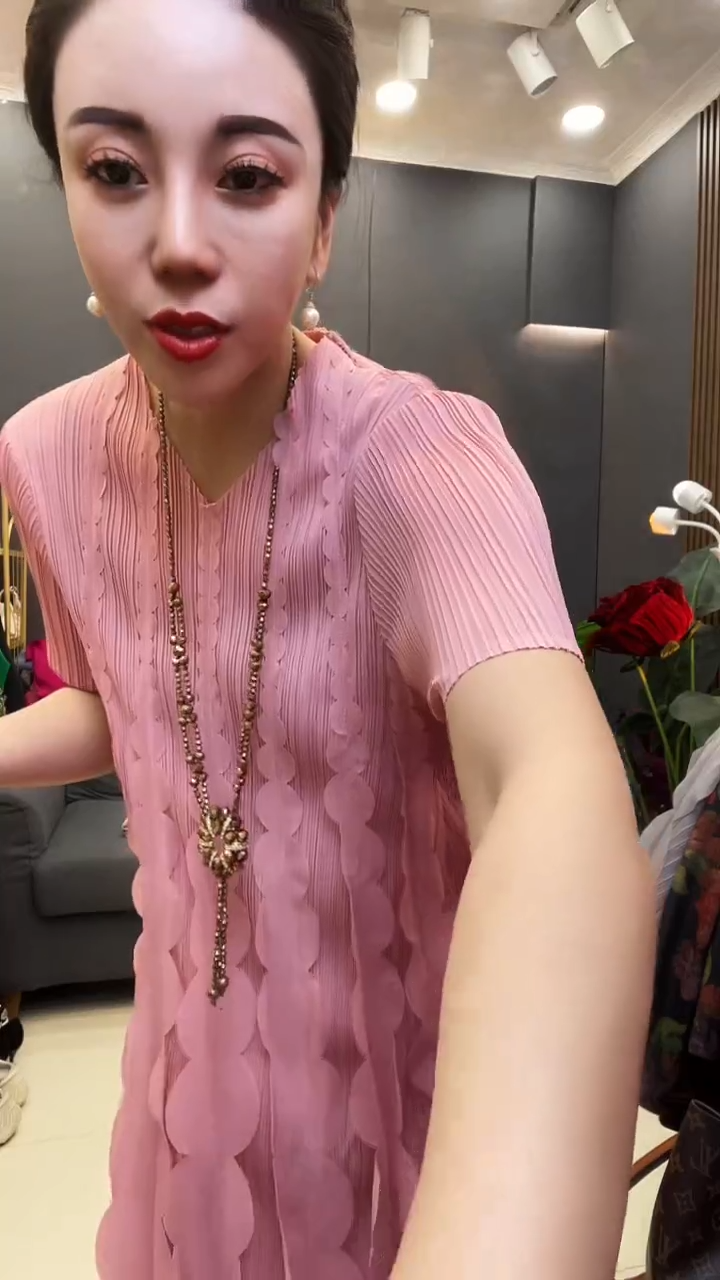 聚酯纤维（涤纶）粉色额多瓣裙