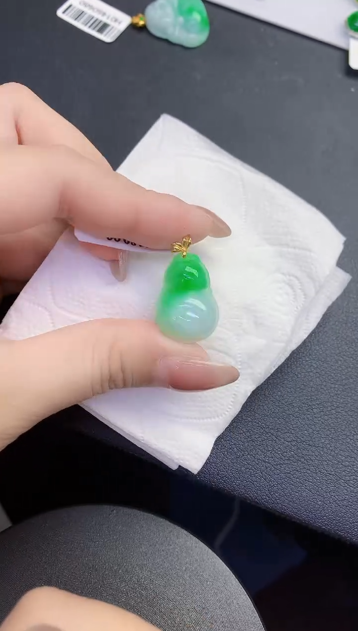 颈饰18K金镶嵌翡翠缅甸天然翡翠A货