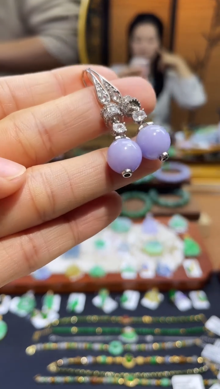 颈饰未镶嵌翡翠耳饰