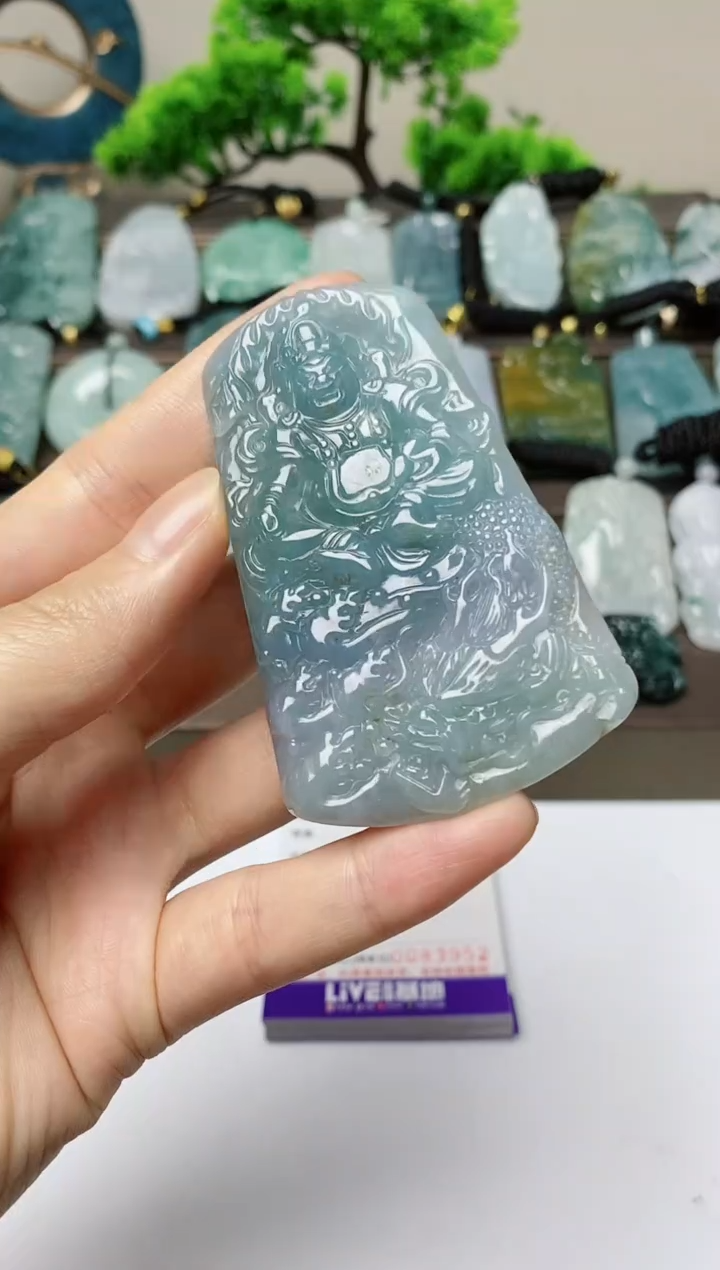 翡翠未镶嵌颈饰