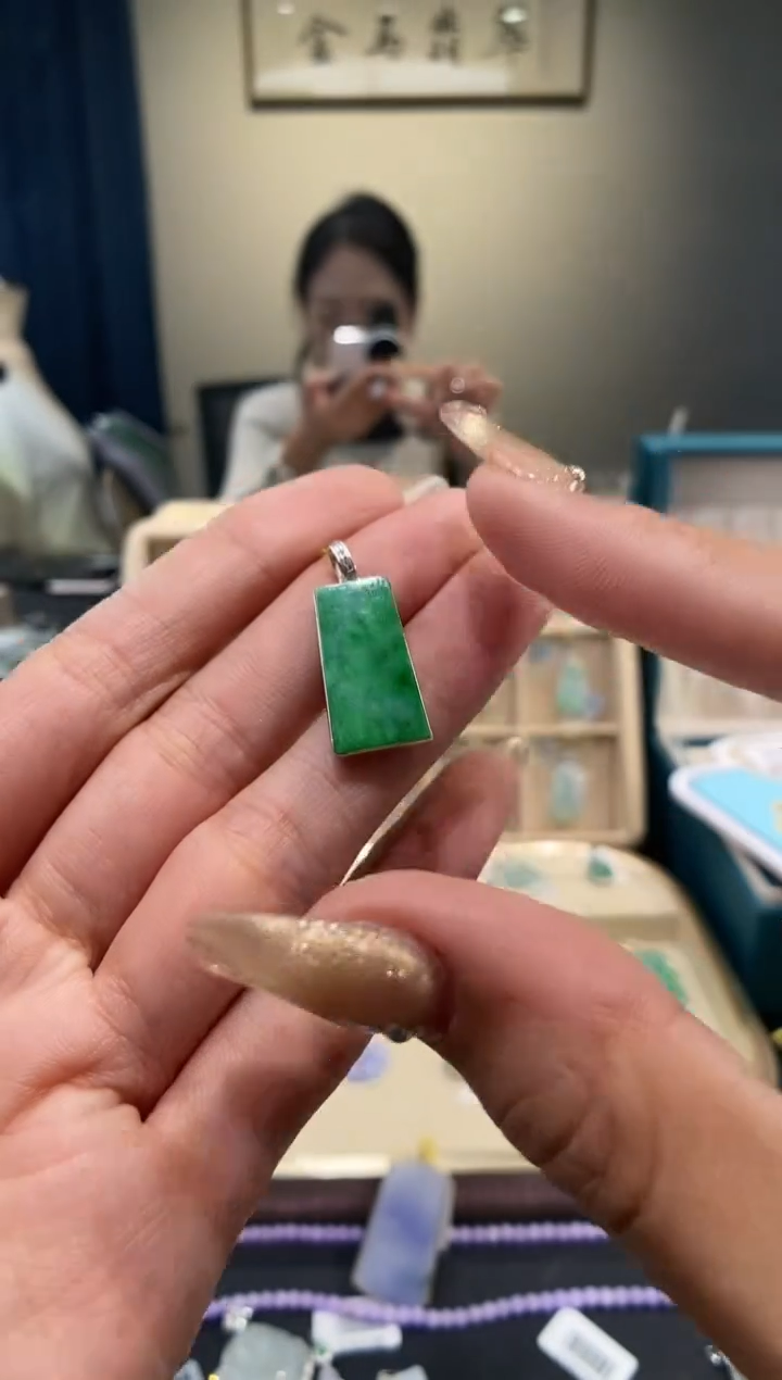 【闪购商品】翡翠吊坠(不含链)18K金镶嵌无事牌