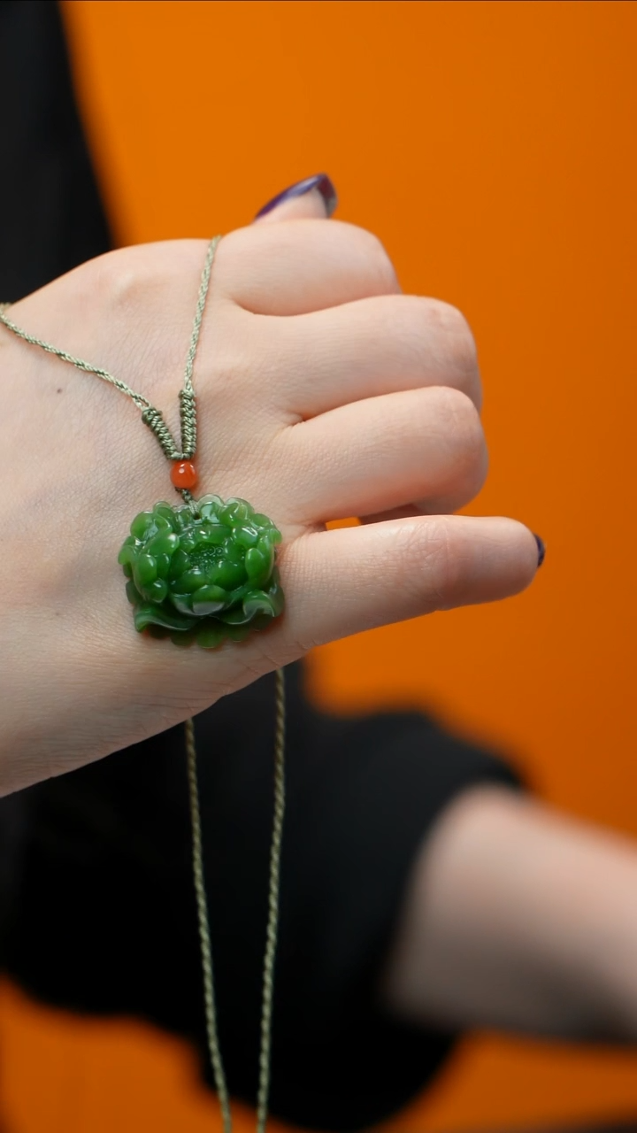 和田玉（碧玉）未镶嵌颈饰碧玉花牌 多样性发其一