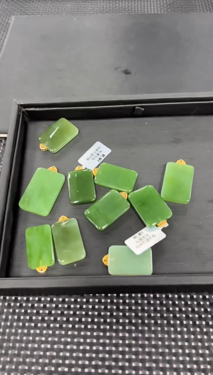 和田玉18K金镶嵌吊坠(不含链)（多样性发一件）2805