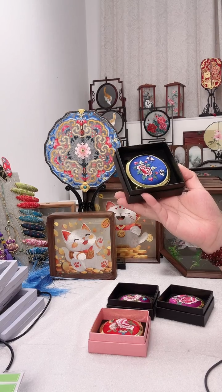扇子苏绣作品手工小镜子