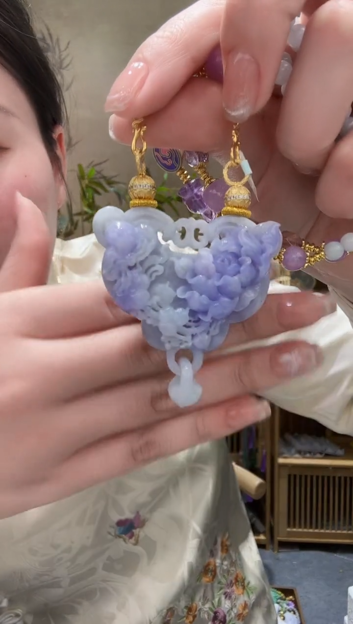 【闪购商品】翡翠颈饰未镶嵌发现