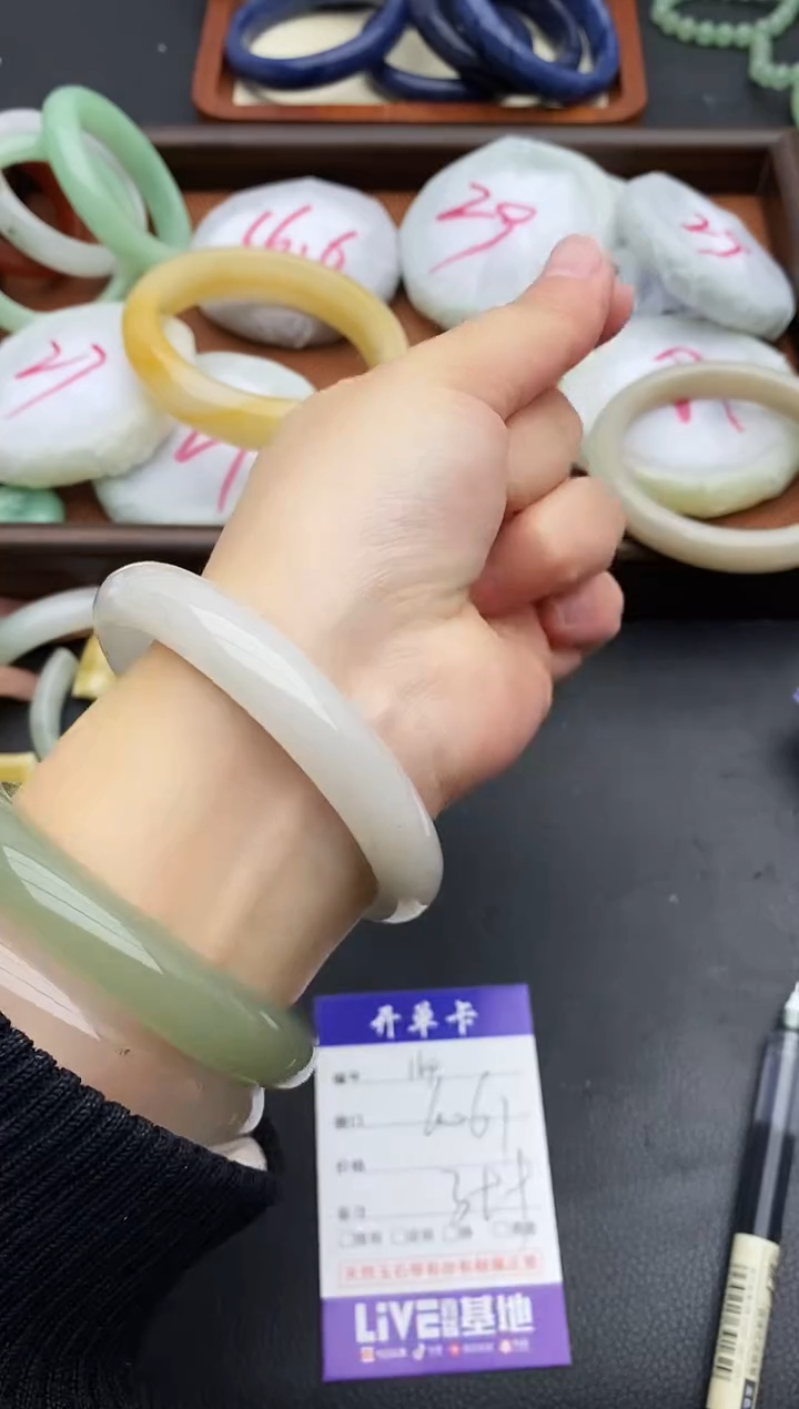 未镶嵌手镯石英质玉164+60/61