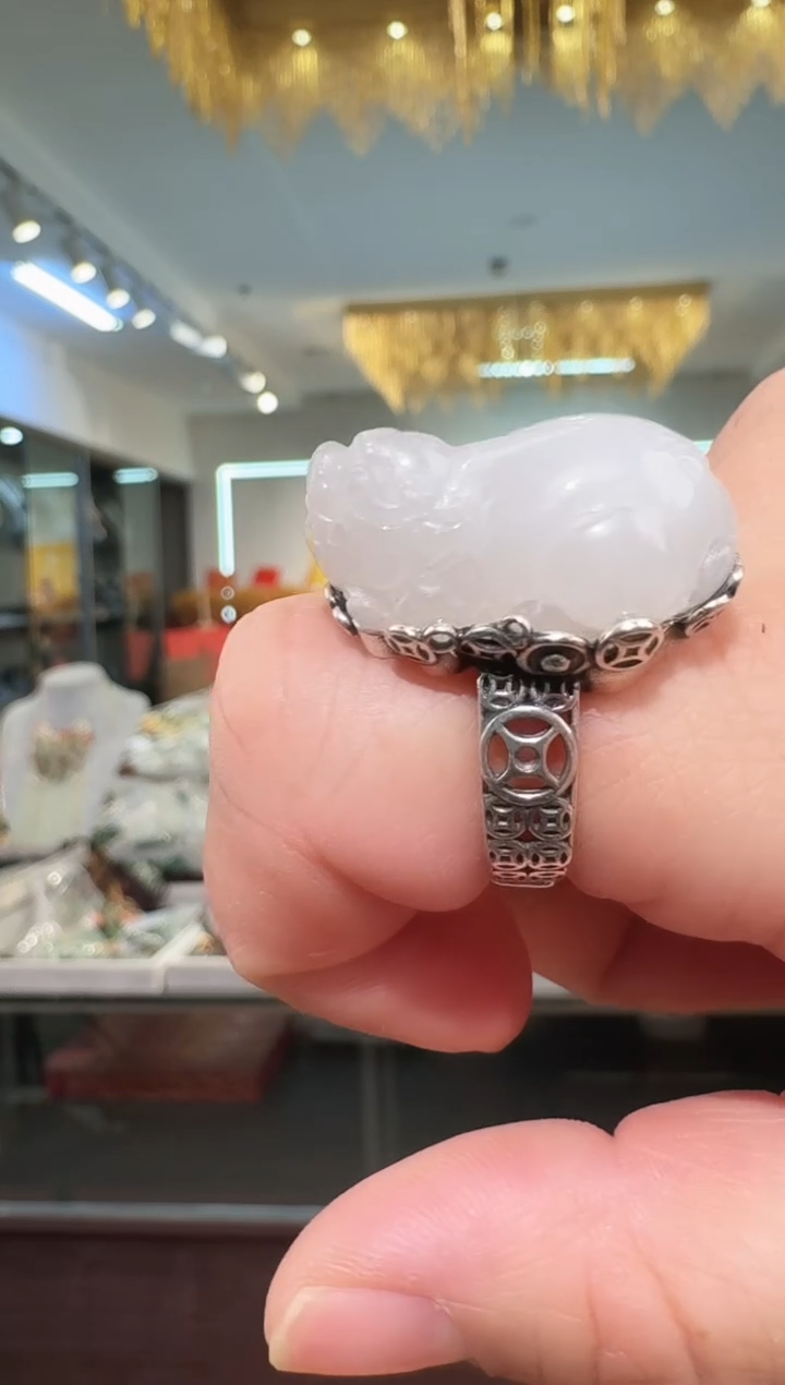 未镶嵌戒指和田玉戒指